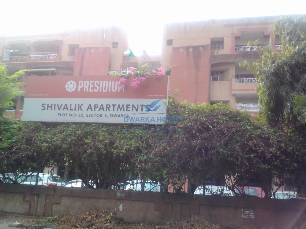 3 Bedroom 3 Toilet  flat for sale in Shivalik Apartment sector 6 Dwarka New Delhi. 